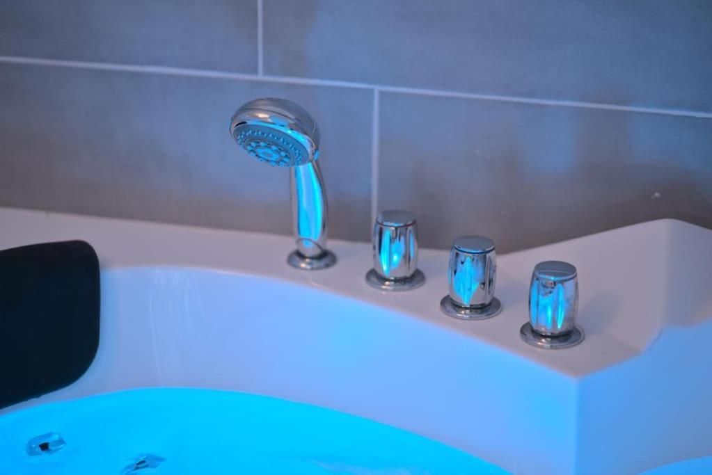 Bliss Insolite Jacuzzi Parking Free 5min Du Centre Apartment